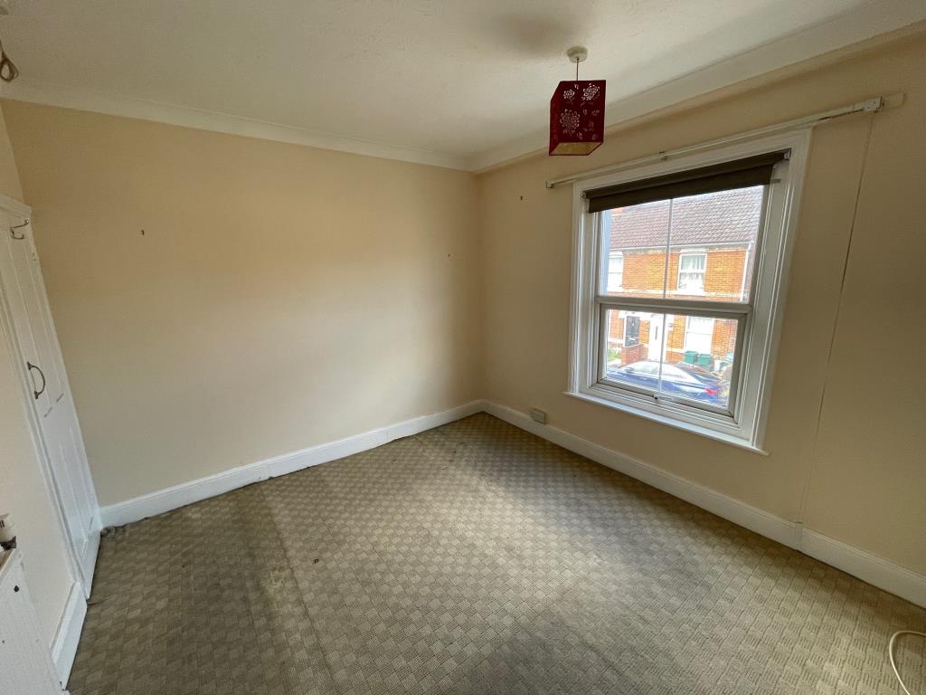 Lot: 43 - THREE-BEDROOM SEMI-DETACHED HOUSE FOR IMPROVEMENT - Bedroom 1 with window to front and en-suite WC